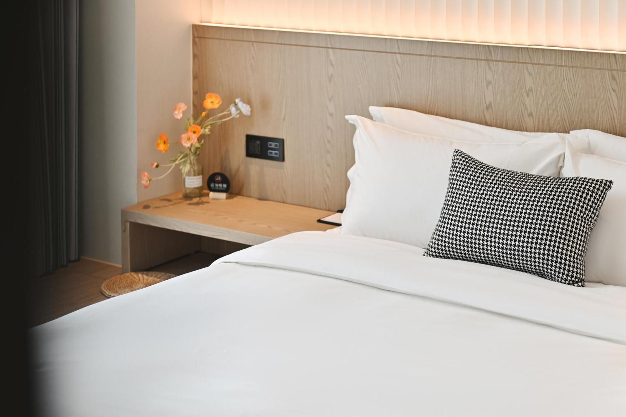Livetour Hotel Luogang Science City Гуанчжоу Экстерьер фото